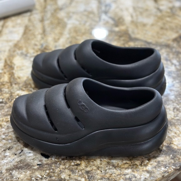 UGG Women's Sport Yeah Clog, black color and 8 in size. - Picture 4 of 5